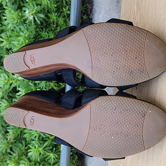 UGG Yasmin Lace Up Black Wedge Sandal Size 9 - Picture 9 of 14